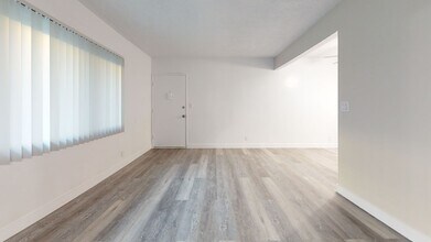 4011 W. 129th Street in Hawthorne, CA - Building Photo - Interior Photo