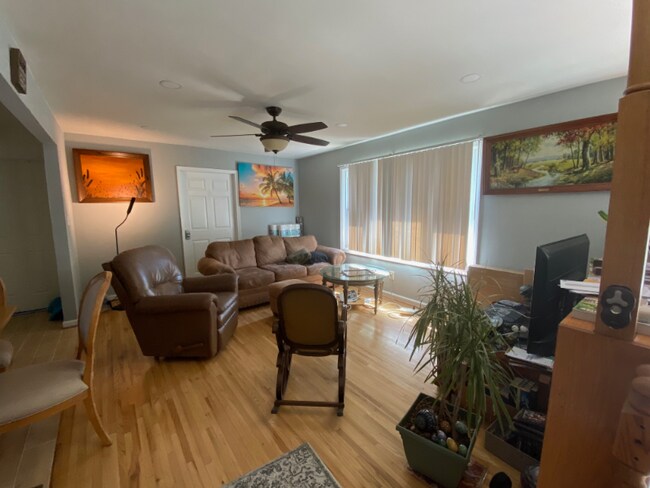 000 LC in Chantilly, VA - Building Photo - Building Photo