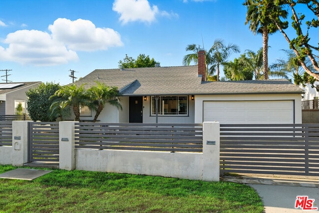 12512 Hatteras St in Los Angeles, CA - Building Photo - Building Photo