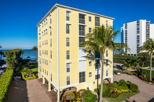 3483 Gulf Shore Blvd N Apartments