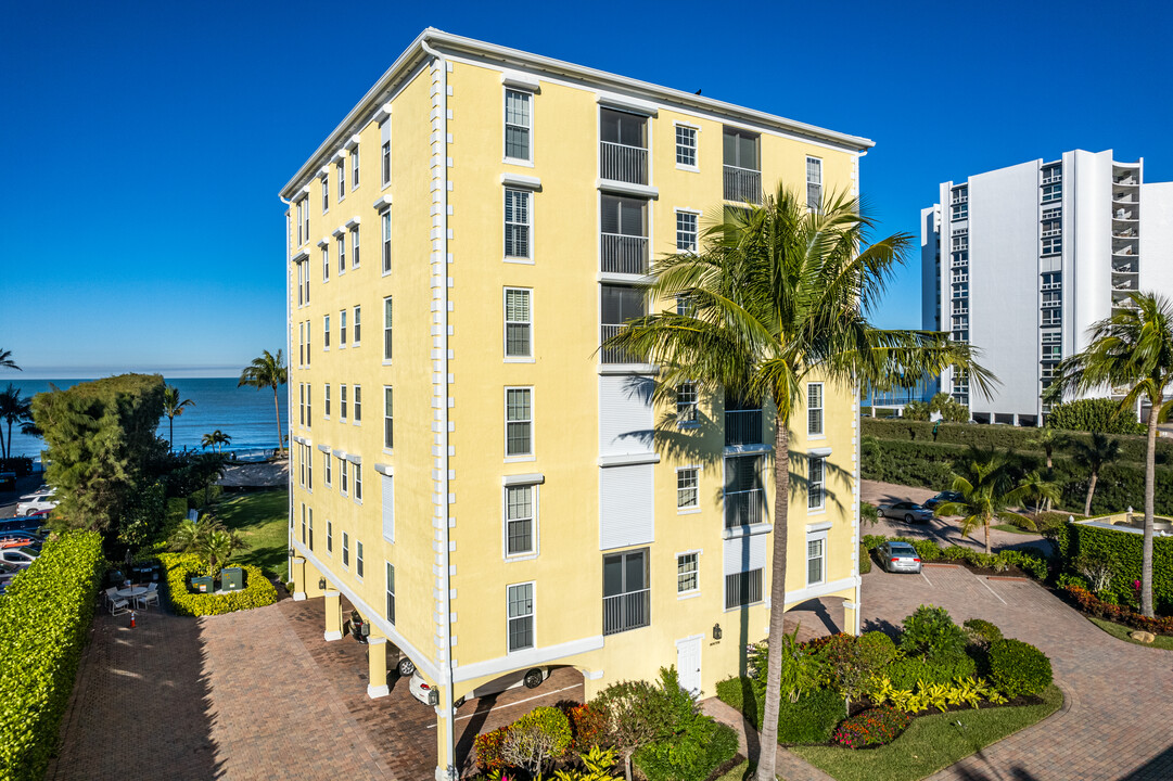 St. Croix Club in Naples, FL - Building Photo