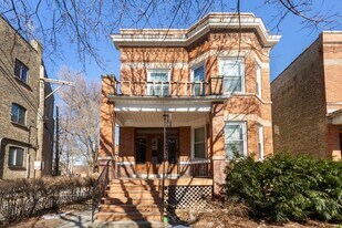 2058 W Hutchinson St, Unit 2 in Chicago, IL - Building Photo