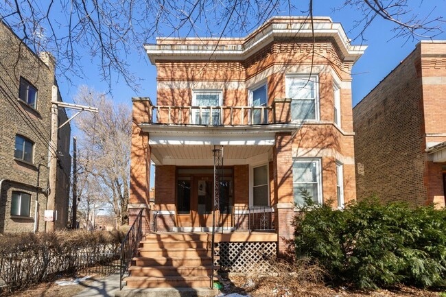 2058 W Hutchinson St, Unit 2, Unit 2