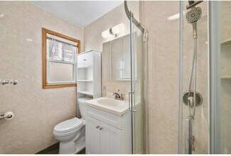 93 Lord Ave, Unit 1 in Bayonne, NJ - Foto de edificio - Building Photo