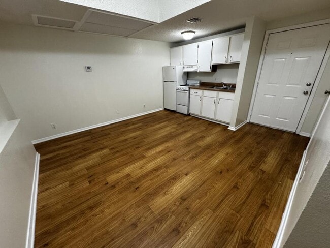 130 E Central Ave in Miami, OK - Building Photo - Building Photo