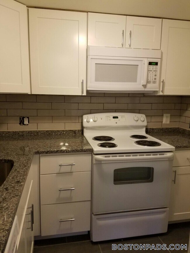 524 Putnam Ave, Unit 15 in Cambridge, MA - Building Photo - Building Photo