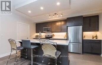 260 Villagewalk Blvd in London, ON - Building Photo - Building Photo