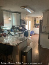 916 Chatsworth Dr photo'