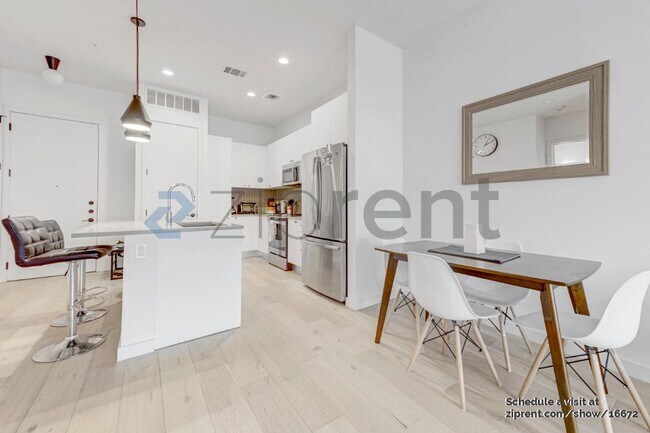 800 Embassy Dr in Austin, TX - Building Photo - Building Photo