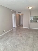 9441 Live Oak Pl, Unit 207 in Davie, FL - Foto de edificio - Building Photo