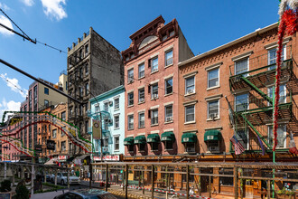 121 Mulberry Street in New York, NY - Foto de edificio - Primary Photo