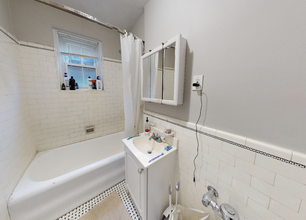 116 College Ave, Unit 10 in Somerville, MA - Building Photo - Building Photo