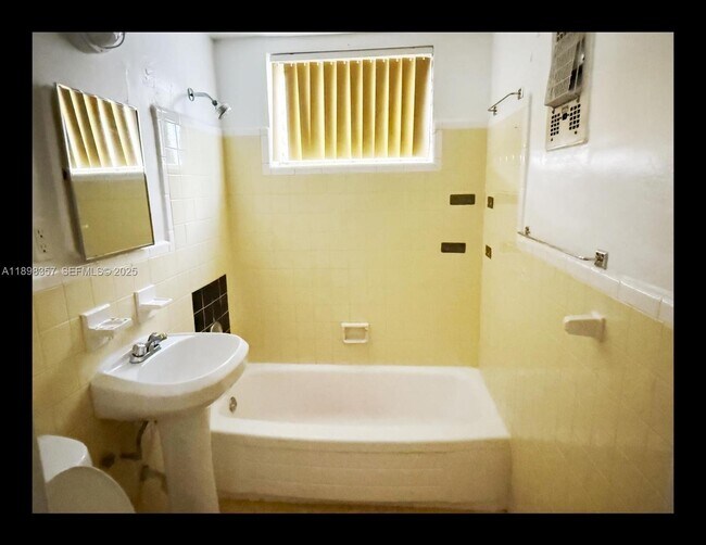 7740 Dickens Ave in Miami Beach, FL - Building Photo - Building Photo