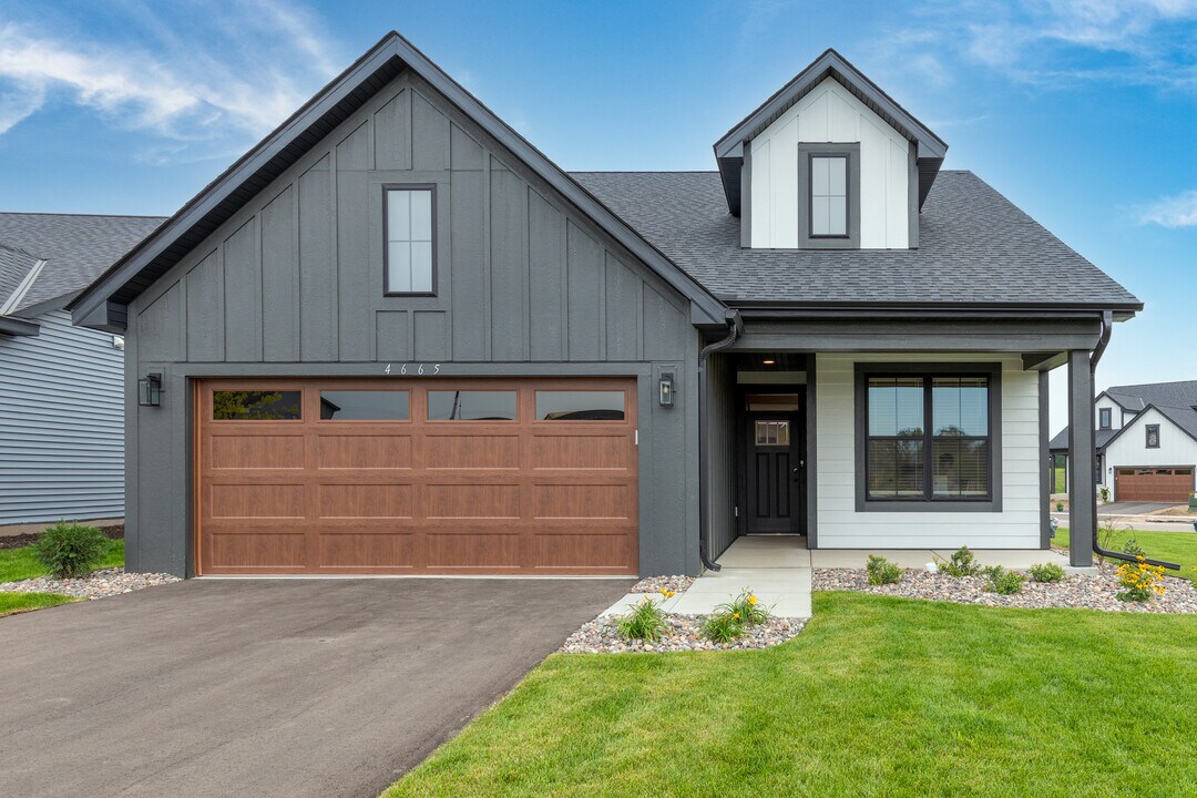 Canvas at Woodbury in Woodbury, MN - Building Photo