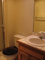 824 SE Jensen St in Oak Harbor, WA - Building Photo