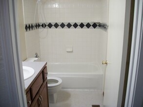 83 NW Nichols Ave in Bremerton, WA - Building Photo - Building Photo