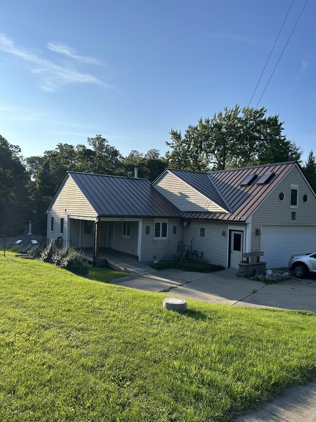 108 S Park St in Mason, MI - Building Photo - Building Photo
