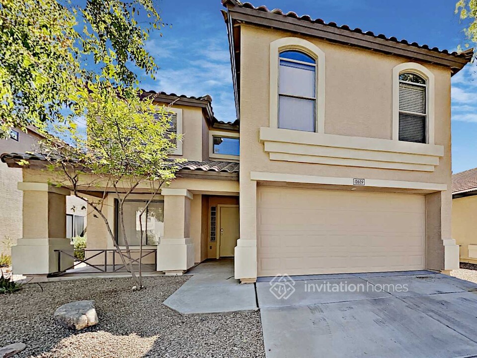 12609 W Reade Ave in Litchfield Park, AZ - Foto de edificio