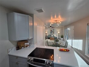 1250 S Monaco Street Pky, Unit 17 in Denver, CO - Foto de edificio - Building Photo