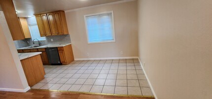 845 Apgar St, Unit A in Oakland, CA - Foto de edificio - Building Photo