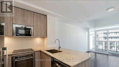 99 Eagle Rock Way in Vaughan, ON - Building Photo - Building Photo