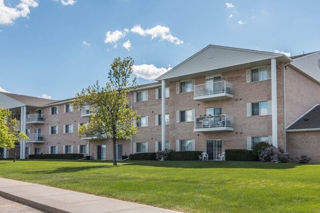 MAJESTIC COVE in Apple Valley, MN - Foto de edificio - Building Photo