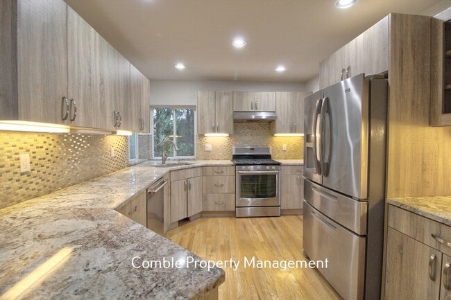 23228 NE 21st Pl in Sammamish, WA - Building Photo - Building Photo