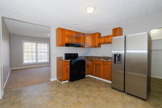 8886 Ashton Rd in Jonesboro, GA - Foto de edificio - Building Photo