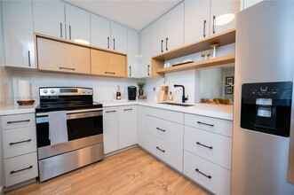 1000 NE 14th Ave in Hallandale Beach, FL - Building Photo - Building Photo