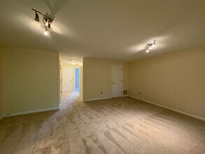 53 Cedarwood Cir in Pikesville, MD - Building Photo - Building Photo