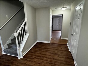 2463 Meadow Spring Dr in Lithonia, GA - Building Photo - Building Photo