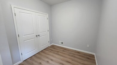 1010 Flora St, Unit 1 in Elizabeth, NJ - Building Photo - Building Photo