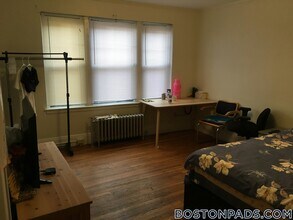 349 Pleasant St, Unit B1-1 in Malden, MA - Building Photo - Building Photo