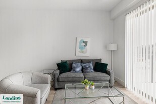 650 E Sycamore St in Denton, TX - Building Photo