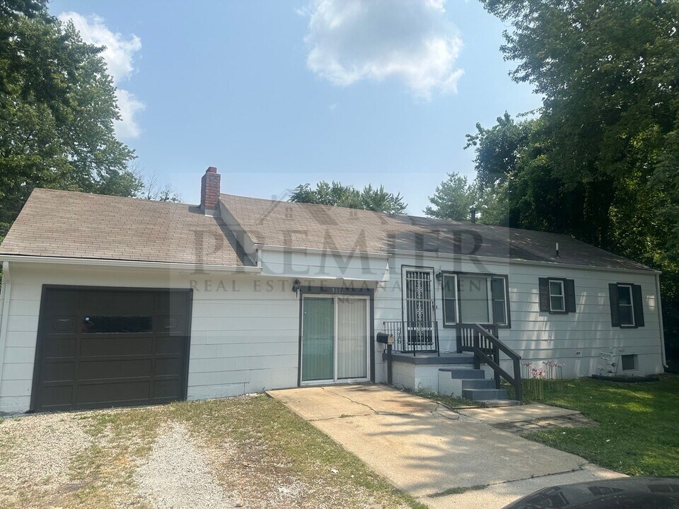 3305 S Sterling Ave in Independence, MO - Building Photo