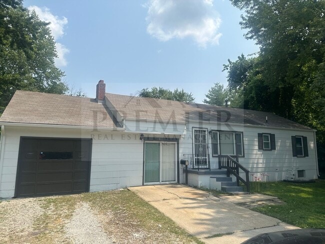 property at 3305 S Sterling Ave