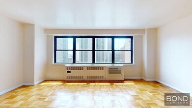 399 E 72nd St in New York, NY - Building Photo - Building Photo