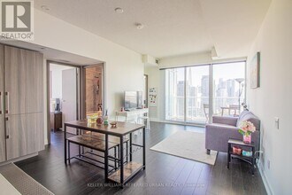 17 Bathurst St in Toronto, ON - Building Photo - Building Photo