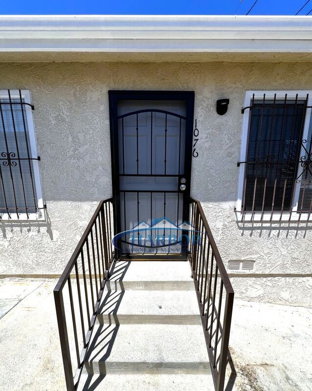 1072 W 21st St in Los Angeles, CA - Foto de edificio - Building Photo