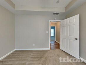 219 Arlington Ct in Newnan, GA - Foto de edificio - Building Photo