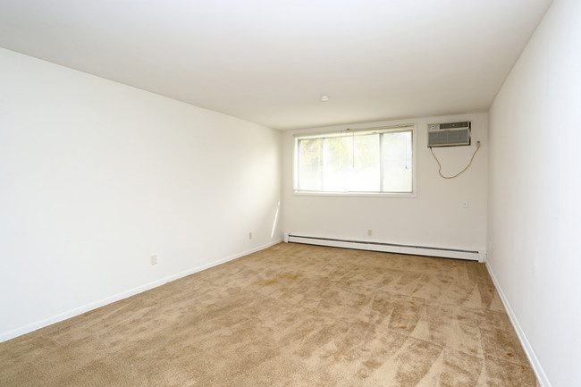 St. Charles Place Apartments in St. Charles, IL - Building Photo - Interior Photo