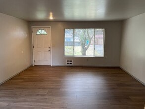 16520 Linden Ave N in Shoreline, WA - Building Photo - Building Photo