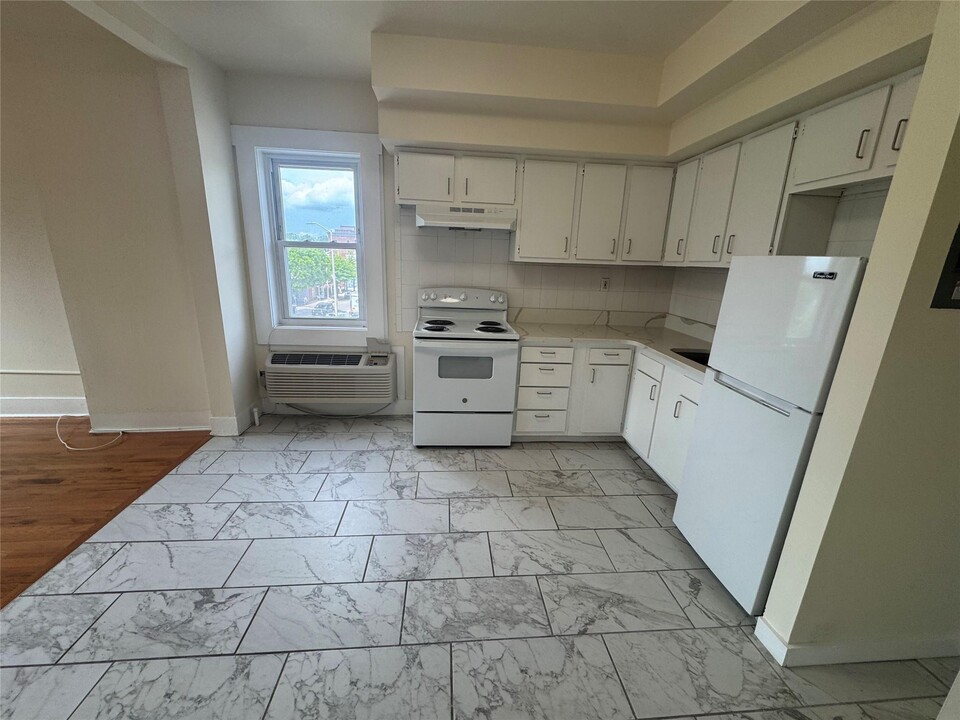 1035 Main St in Fishkill, NY - Building Photo