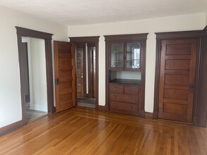 18 Levesque Ave in West Hartford, CT - Building Photo - Building Photo