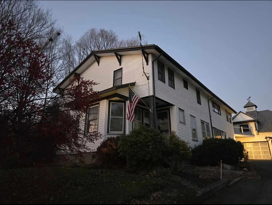 8 Main St in Atkinson, NH - Building Photo