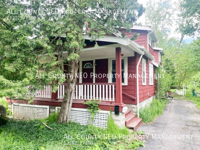 14567 Pease Rd in Maple Heights, OH - Building Photo