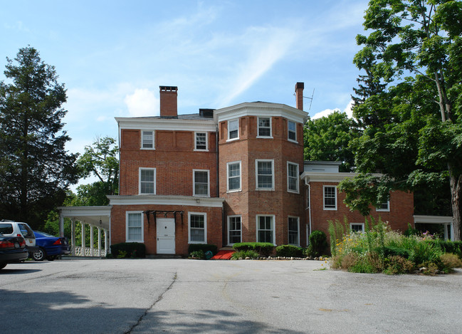 98 Miller Rd in Rhinebeck, NY - Foto de edificio - Building Photo