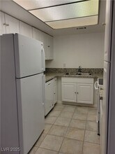 925 Willow Tree Dr in Las Vegas, NV - Building Photo - Building Photo