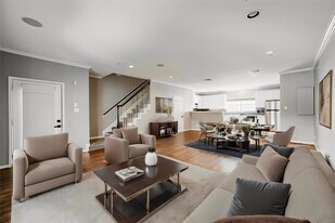 17 Waugh Dr in Houston, TX - Building Photo