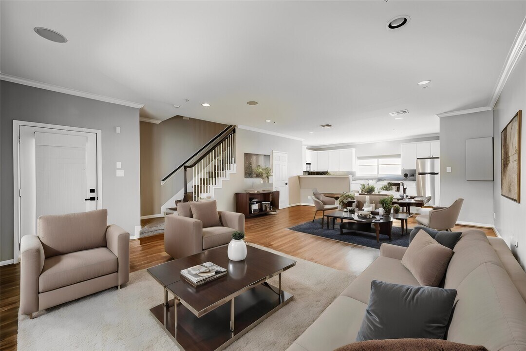 17 Waugh Dr in Houston, TX - Building Photo